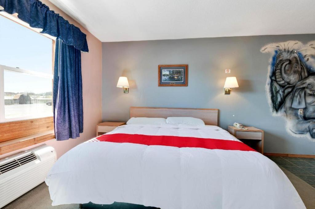 Casa Loma Inn & Suites By Oyo Davenport Ia Near I-80 Ngoại thất bức ảnh