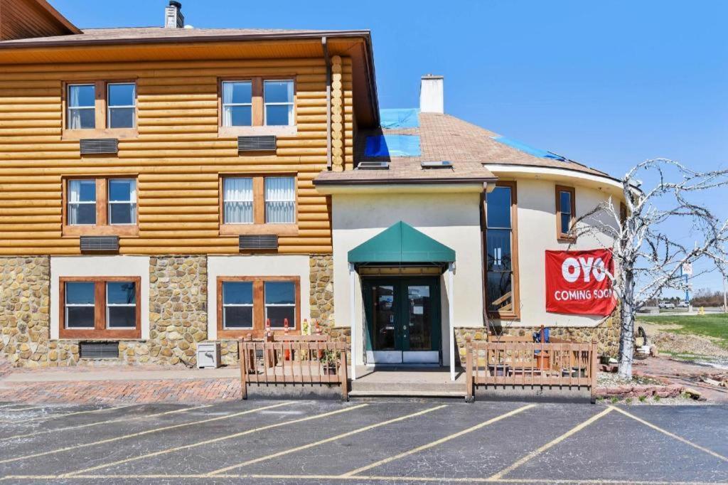 Casa Loma Inn & Suites By Oyo Davenport Ia Near I-80 Ngoại thất bức ảnh